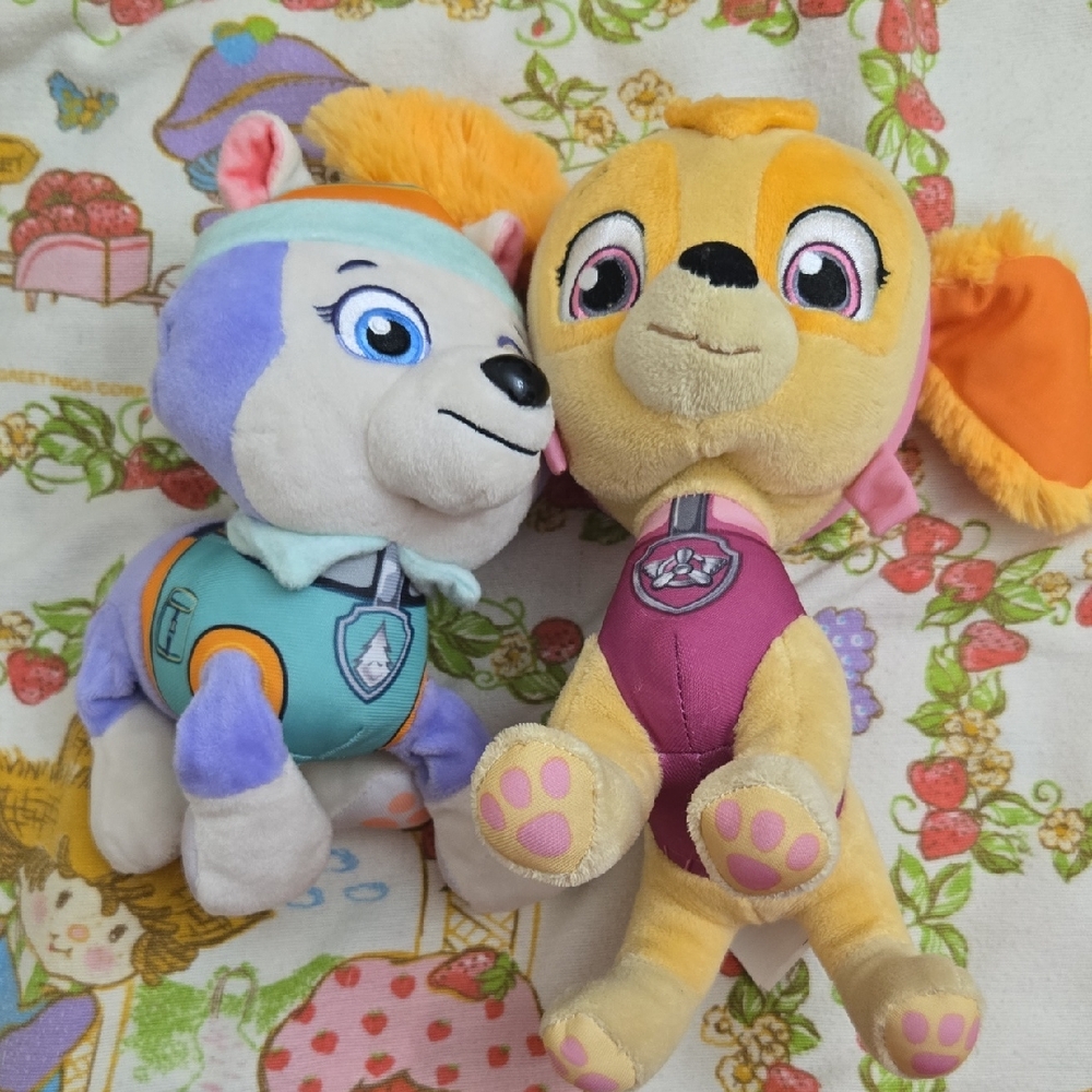 Paw Patrol Everest And Skye Plush Bundle